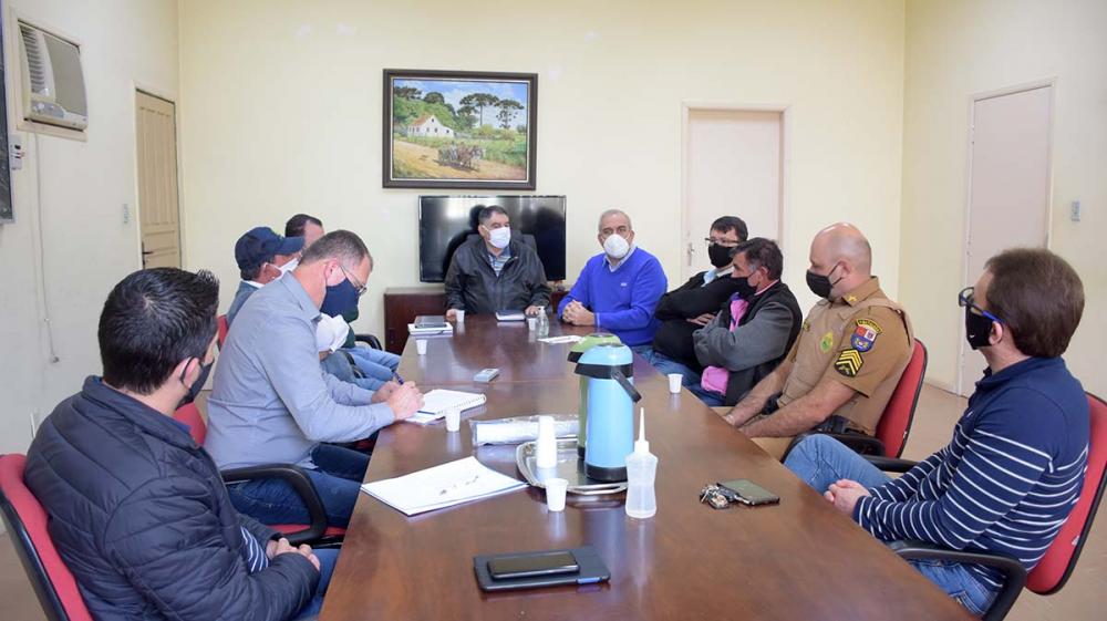 Prefeitura de Piraí do Sul e autoridades fazem reunião sobre combate ao coronavírus