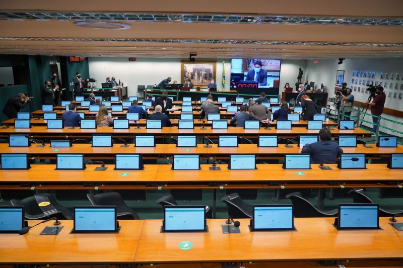 Conselho de Ética arquiva processo contra deputado Filipe Barros