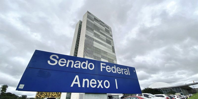 Senado aprova suspensão de pagamentos do Fies até o fim do ano