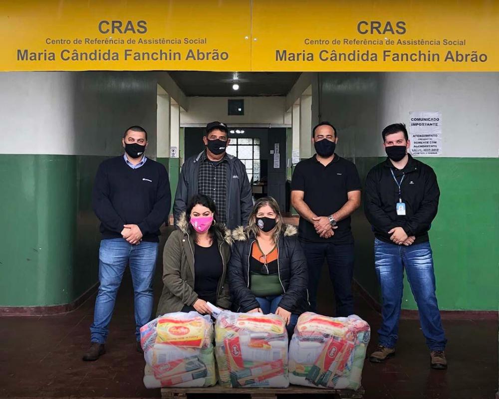 Cooperativa Castrolanda doa 300 cestas básicas para Piraí do Sul