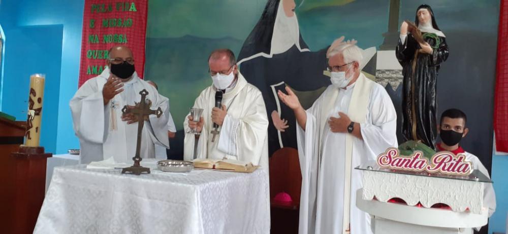 Bispo avalia paróquia de padres missionários na Amazônia 