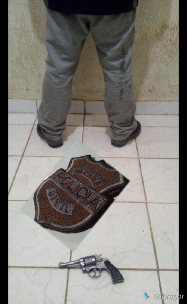 Polícia Civil de Piraí do Sul prende suspeito de ameaçar policiais e apreende arma de fogo.