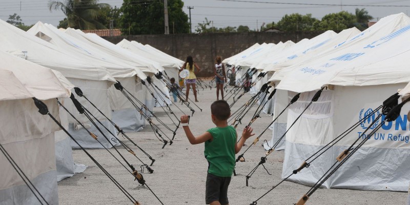 Refugiados no Brasil vêem futuro através de educação, saúde e esporte