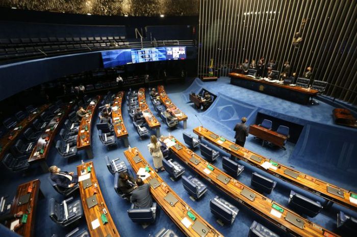 Senado ganham tempo para alterar relatório antes da primeira leitura