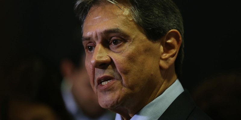 Roberto Jefferson passa a noite em hospital