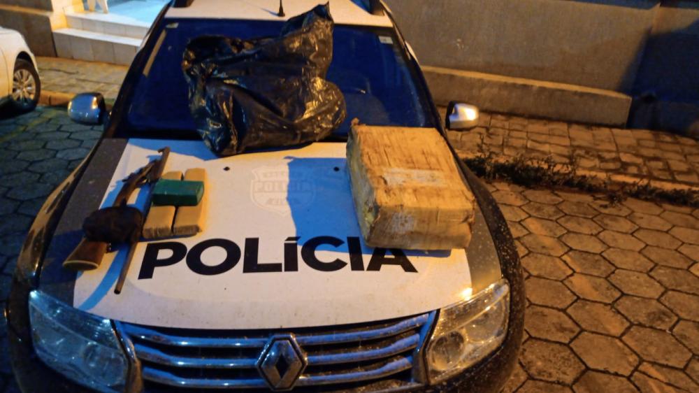 Polícia Civil apreende aproximada 25Kg de maconha e arma de fogo em Piraí do Sul