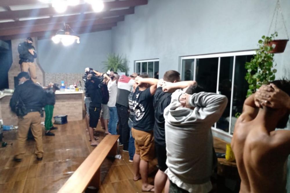 Policiais encerram festa rave clandestina