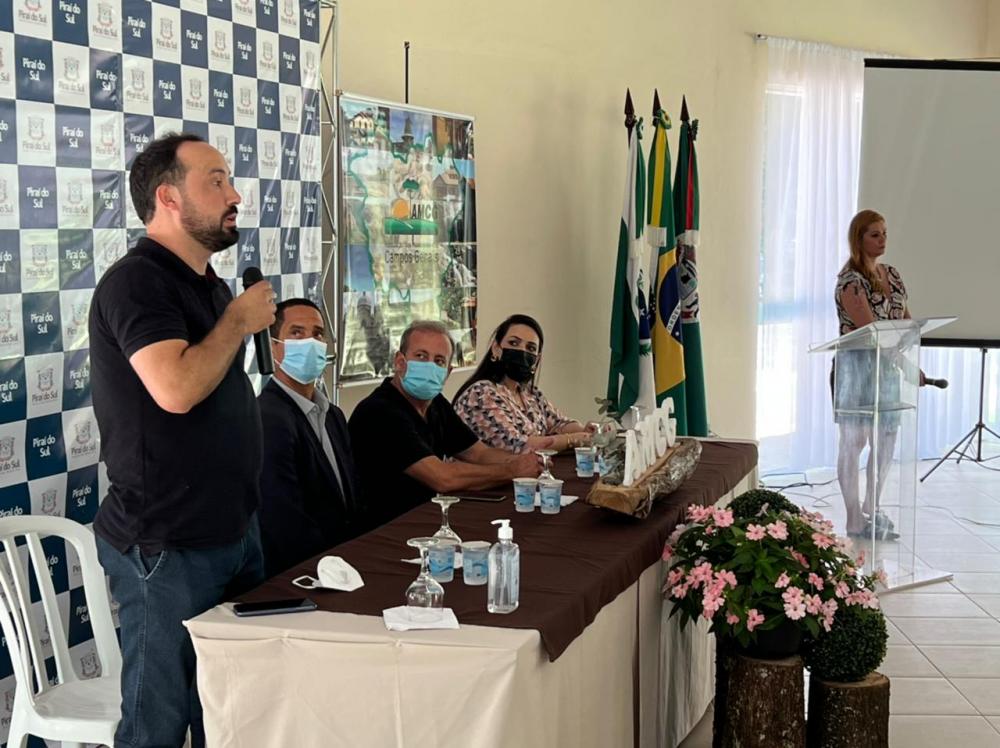 A Associação dos Municípios dos Campos Gerais (AMCG) faz sua primeira reunião do ano em Piraí do Sul
