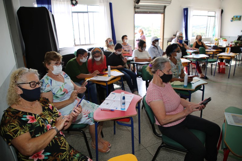 Governo forma primeira deste ano do curso de smartphone para pessoas idosas
