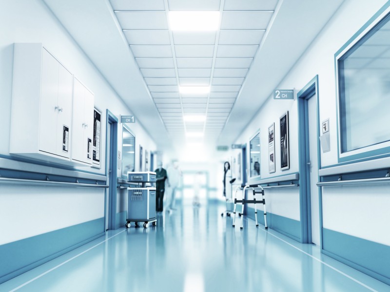Vacinação mudou perfil dos pacientes hospitalizados e mortos pela COVID-19, diz estudo