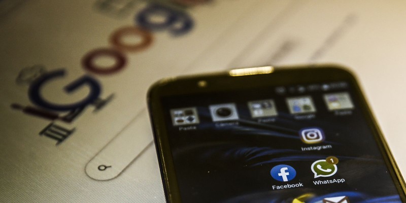 USP promove escola de verão para garotas criarem aplicativo de celular