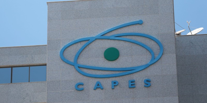 Capes divulga edital para bolsas de doutorado-sanduíche no exterior