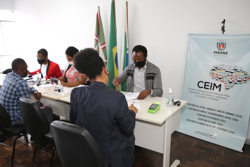 Paraná promove mutirão de renovação de passaportes e outros documentos para haitianos