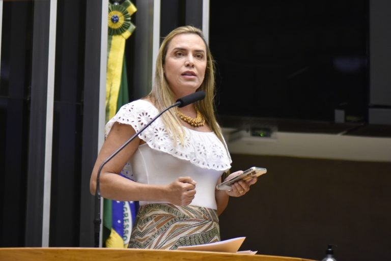 Projeto qualifica como situação de risco grave exposição de criança a violência doméstica em país estrangeiro