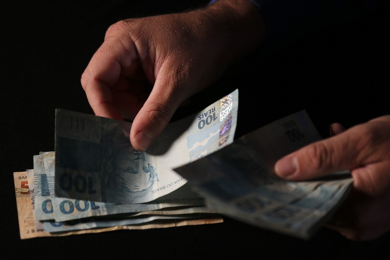 Nascidos de 1968 a 1983 podem sacar valores esquecidos