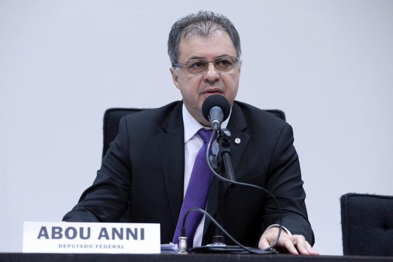 Projeto permite emissão de CNH a quem tiver cometido infração administrativa