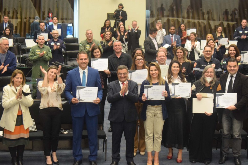 Protagonistas da luta contra a pandemia, profissionais da saúde são homenageados na Alep