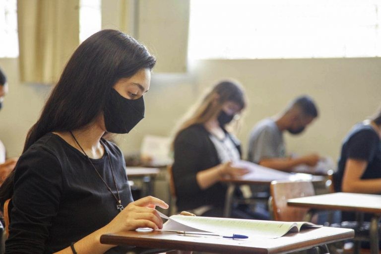 Emenda constitucional sobre gastos em educação durante pandemia será promulgada hoje