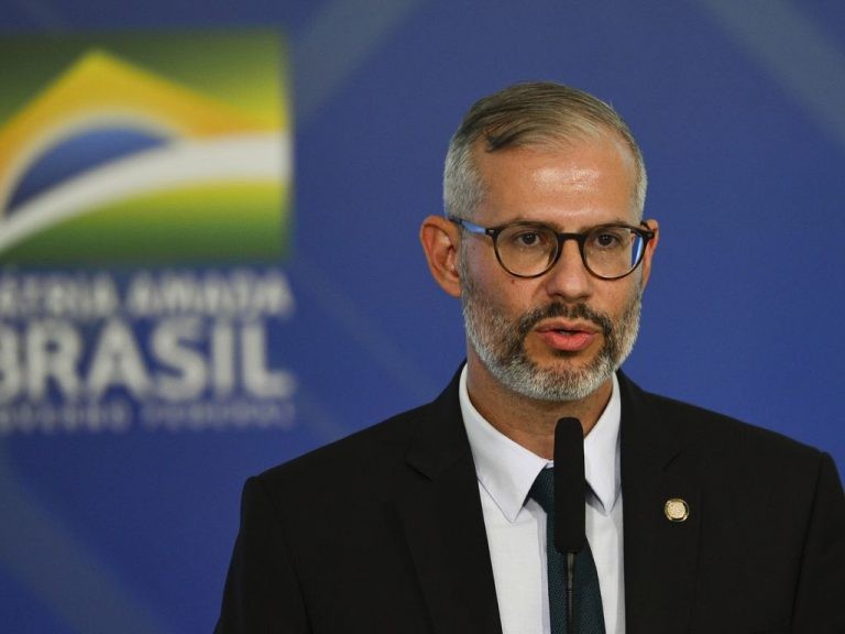 Comissões ouvem hoje ministro da Educação