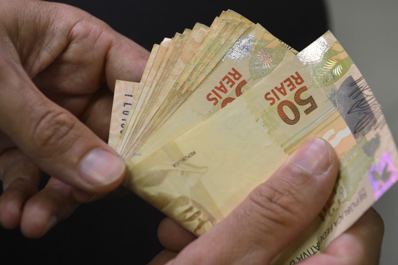 Trabalhadores nascidos em novembro podem sacar até R$ 1 mil no FGTS