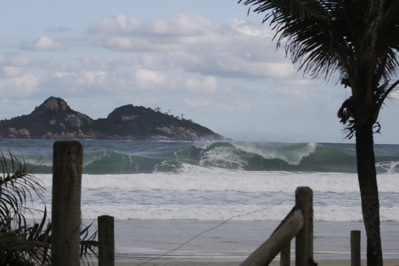 Rio tem previsão de chuva neste fim de semana e mar de ressaca