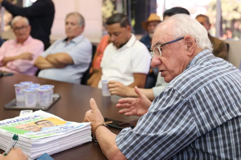Reinaldo nomeia 12 secretários e determina levantamento sobre situação da Prefeitura